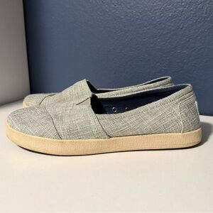 TOMS Casual Gray Slip-On Women’s Shoes Size 8